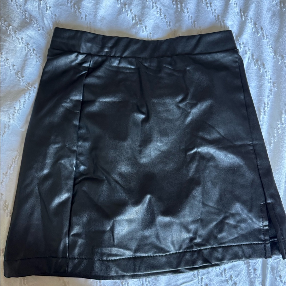 Olive & Oak Black Faux Leather Mini Skirt and Shirt Set